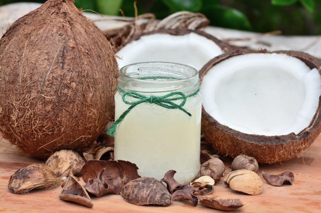 Кокосовое масло и авокадо: активное восстановление поврежденных волос