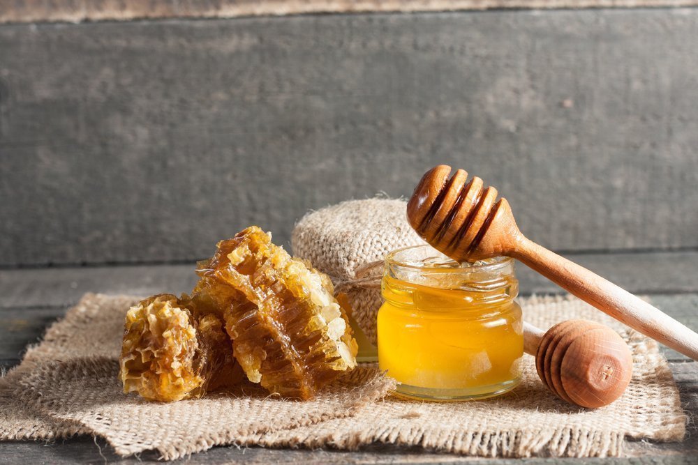 Мед, шиповник, малина и прочие пищевые продукты