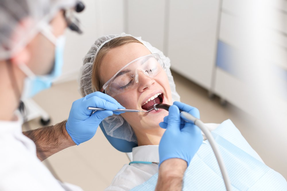 Опасно ли лечить зубы в период пандемии?