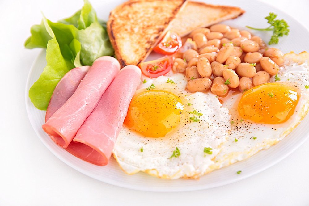 Потреблять на завтрак белковые продукты питания