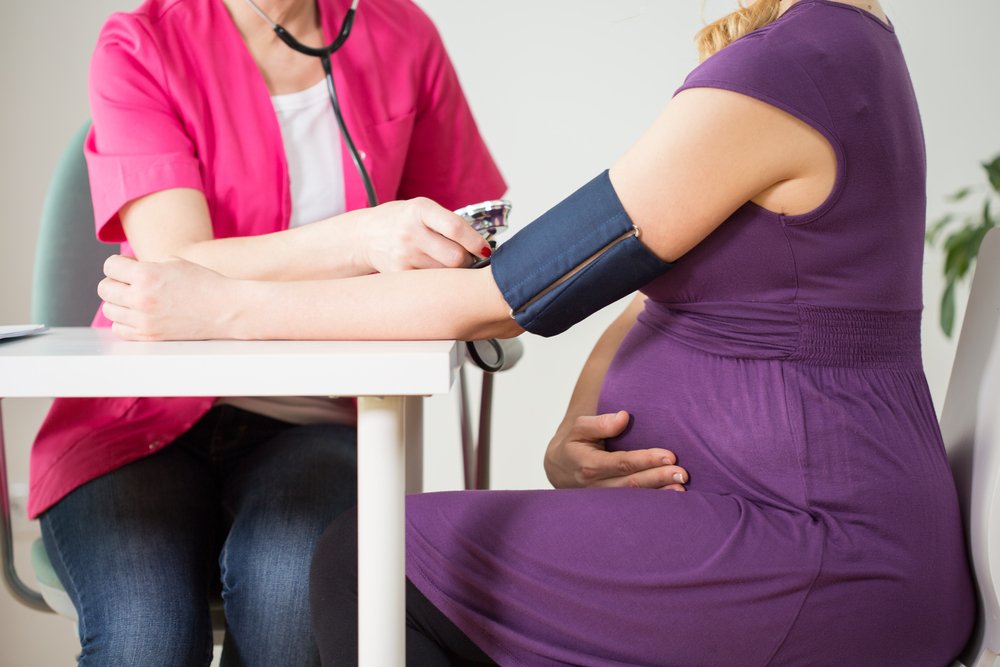 Почему понижается давление при беременности?