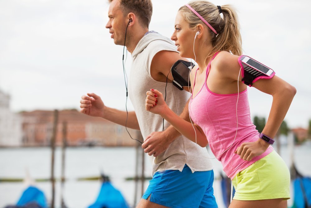 Противопоказания к бегу и лучшее время для фитнес-тренингов на похудение