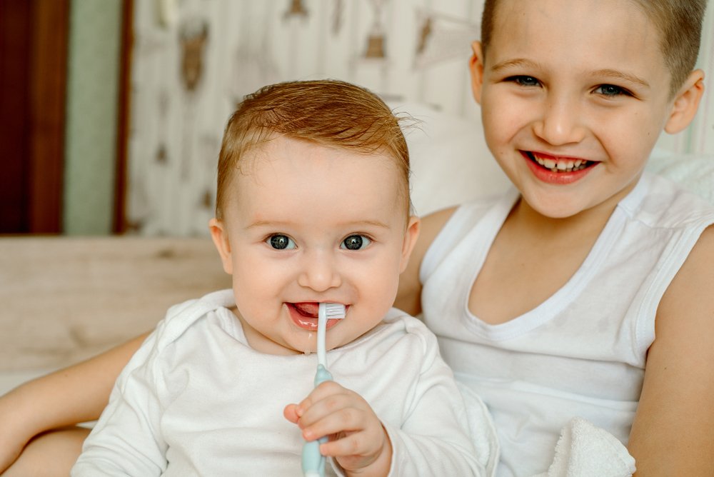 Когда начинать чистить зубы у детей?