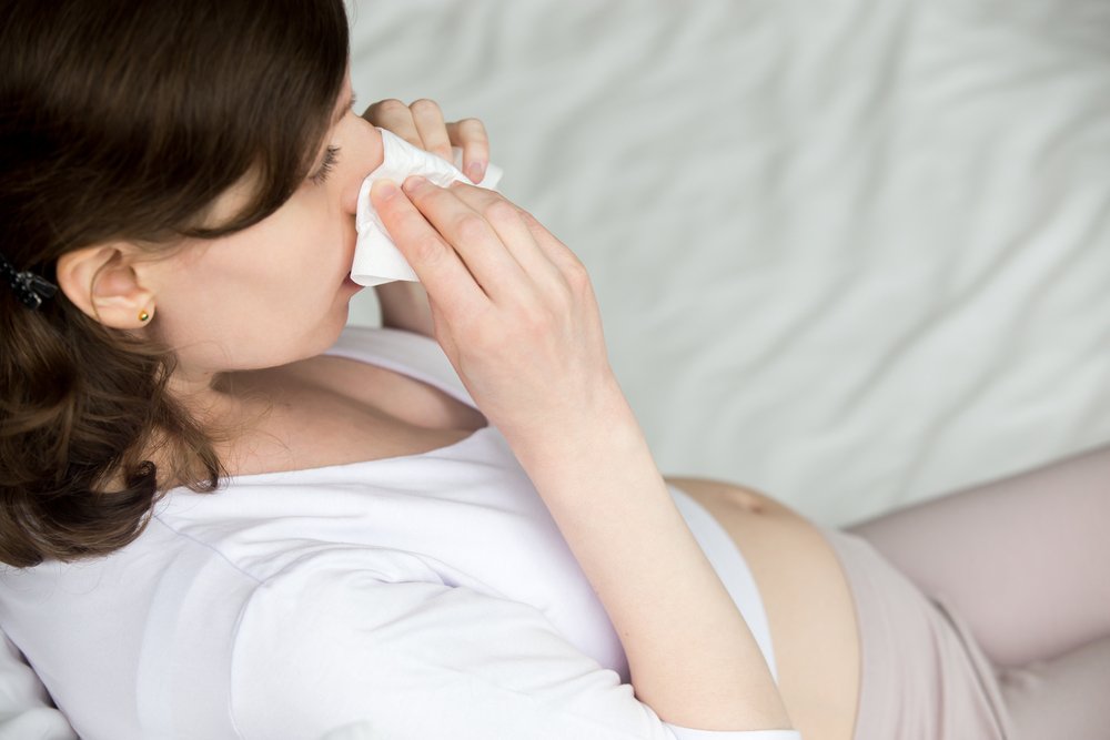 Симптомы и возможные осложнения ринита во время беременности