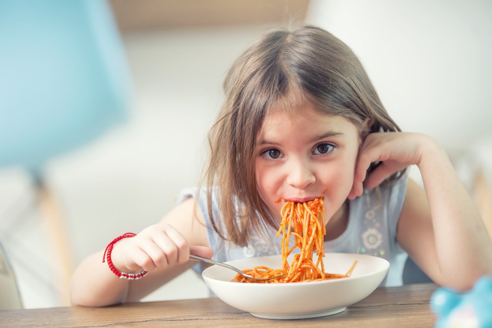Может ли ребёнок нормально расти, если ест только «белую пищу»?