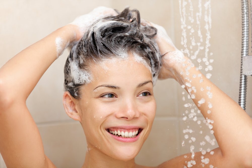Миф 4: Массаж кожи во время мытья головы сделает шевелюру лучше