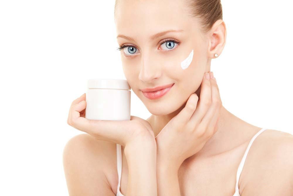 Правильное нанесение крема на кожу