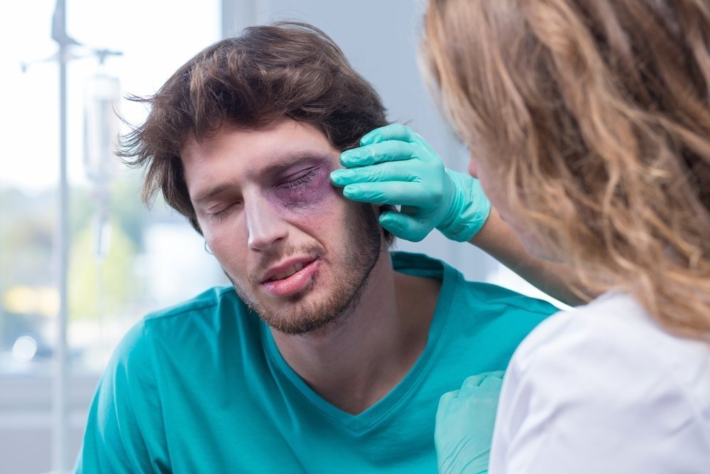 Первая помощь при травмах глаз