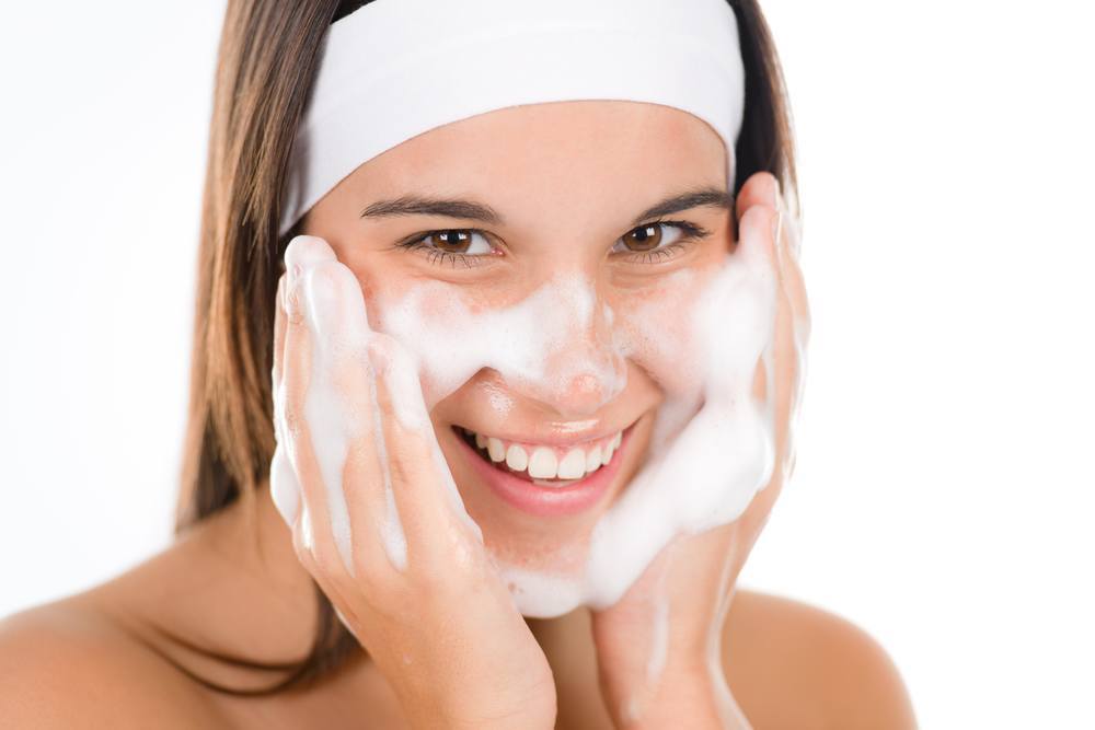 6. Что можете посоветовать в качестве ухода за чувствительной кожей, особенно на лице?