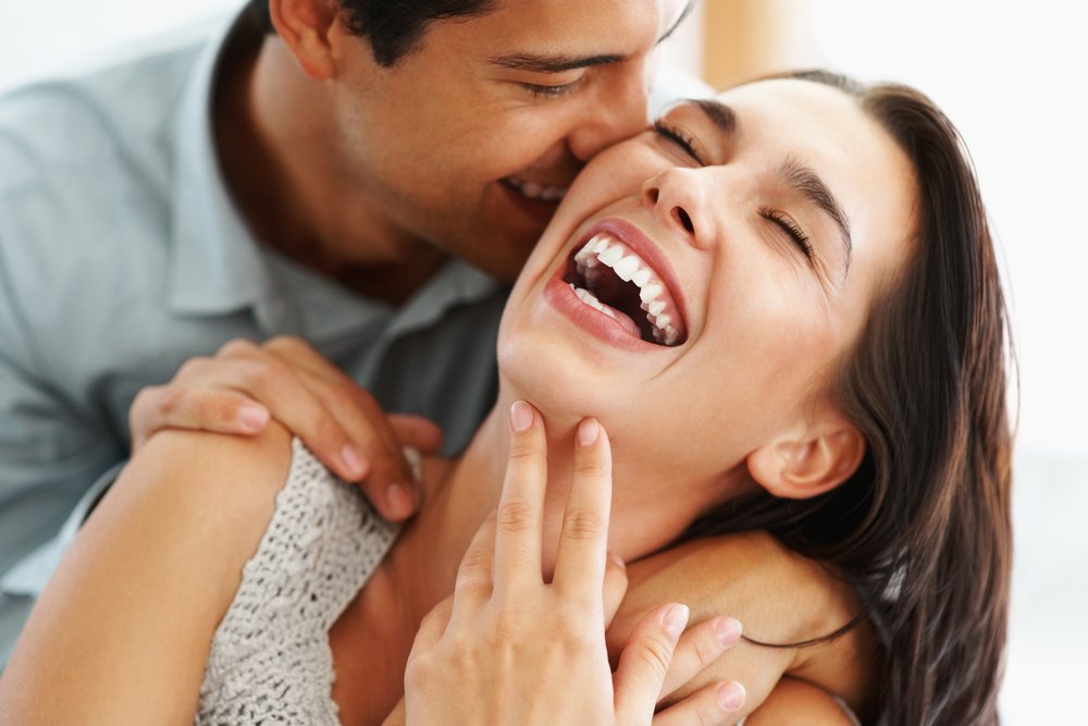 Смех в отношениях с мужчиной и гормоны