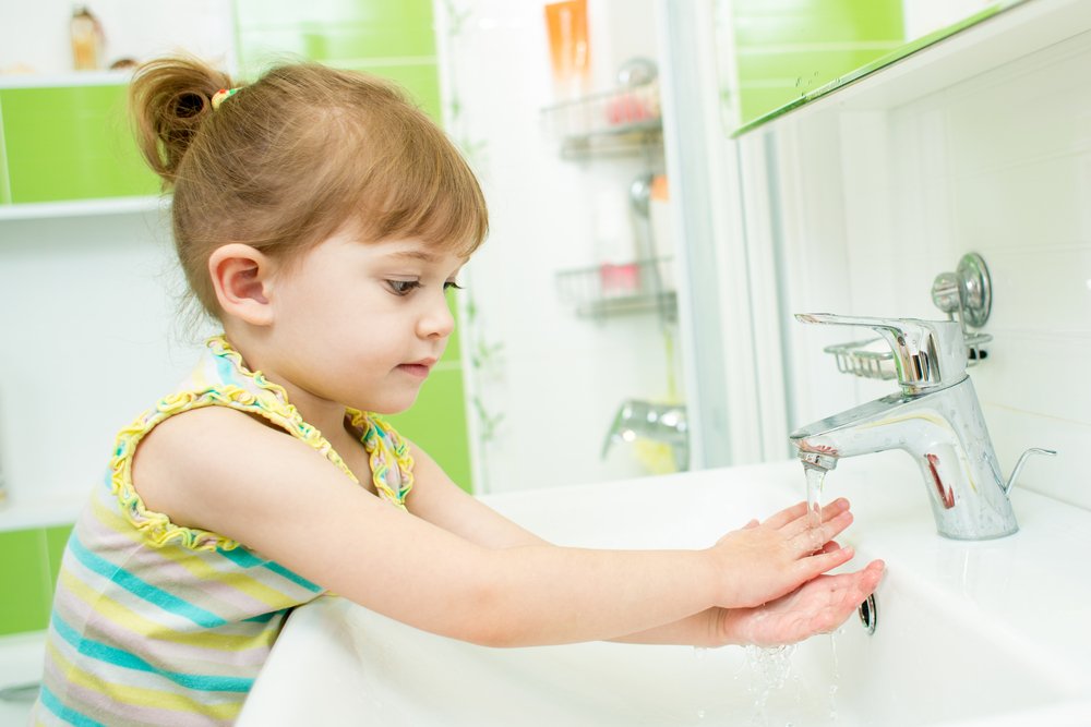 Что облегчит ребёнку задачу по мытью рук?