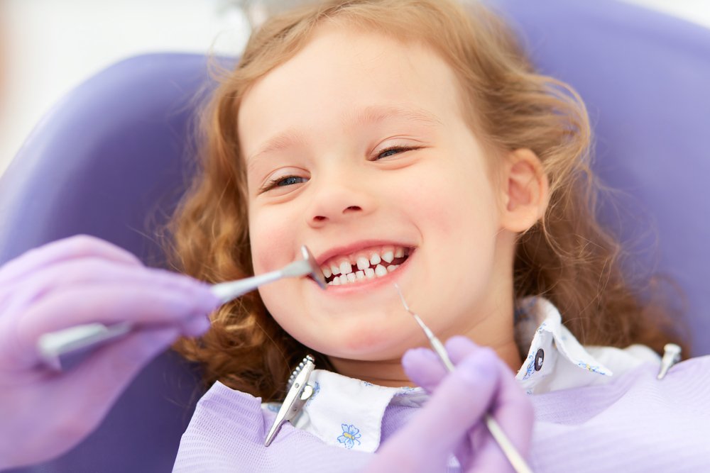 Белые пятна на зубах у детей