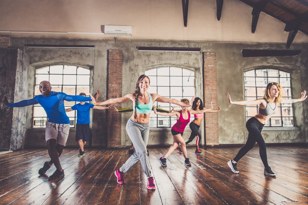 Танцы — финтес-упражнения для хорошего настроения и укрепления здоровья