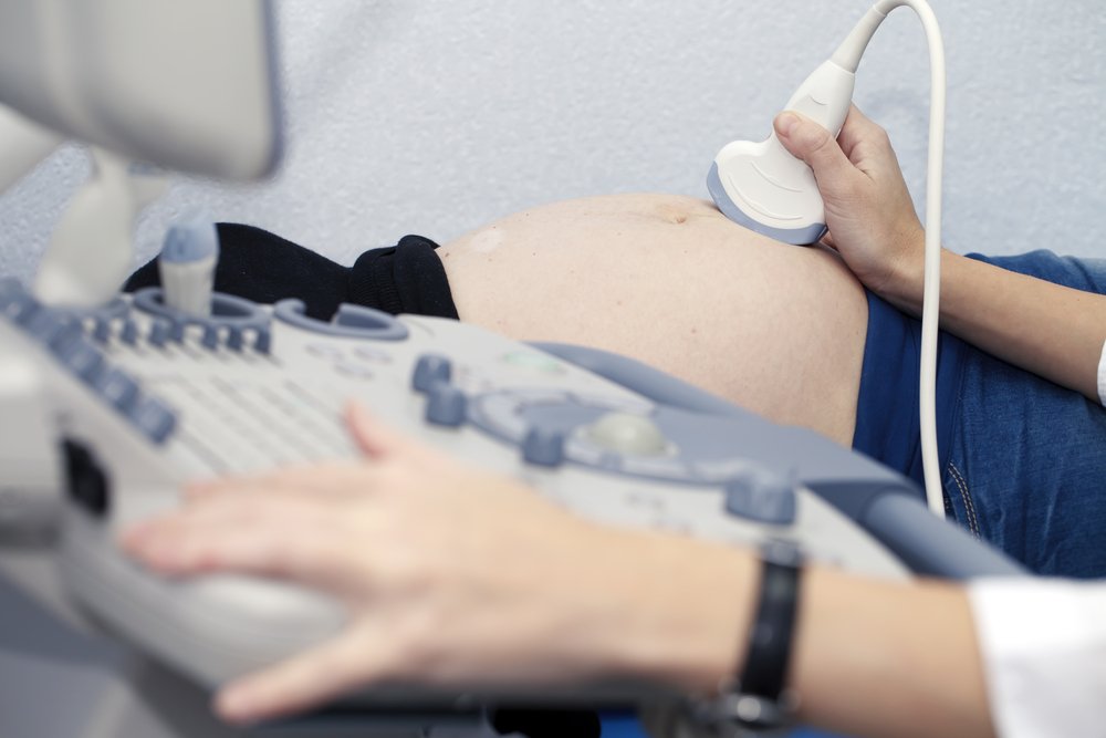 Боль в животе на разных сроках беременности: диагностика и терапевтические меры