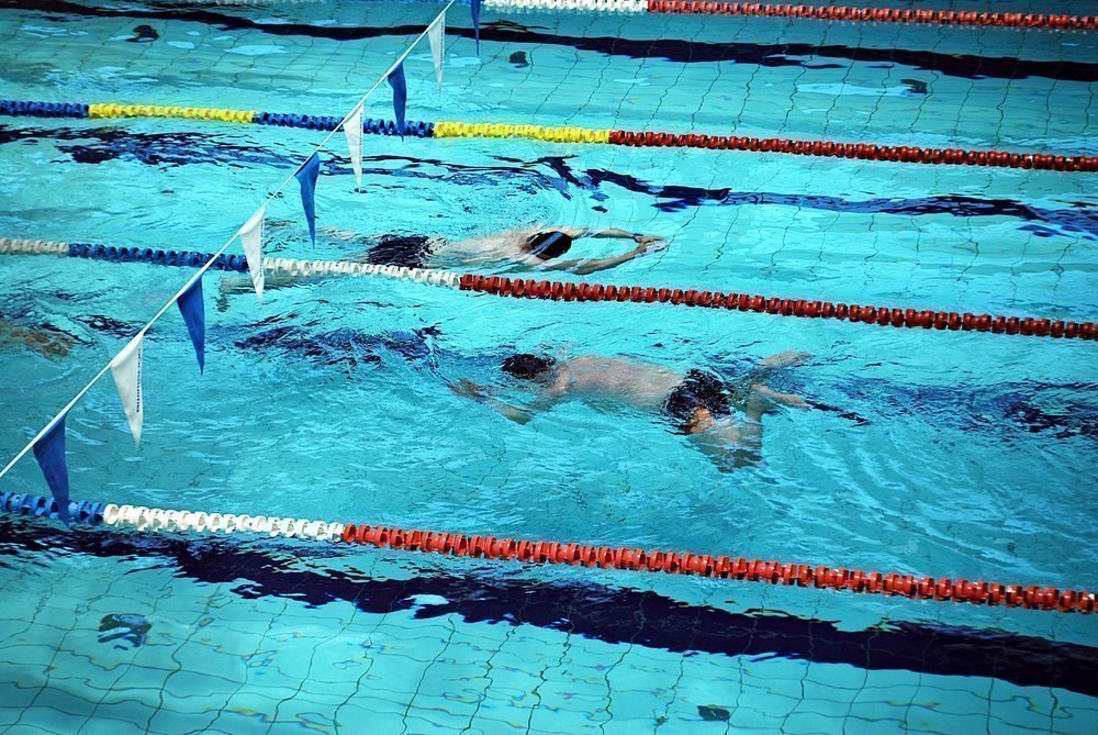 Польза физической нагрузки в бассейне при плавании брассом