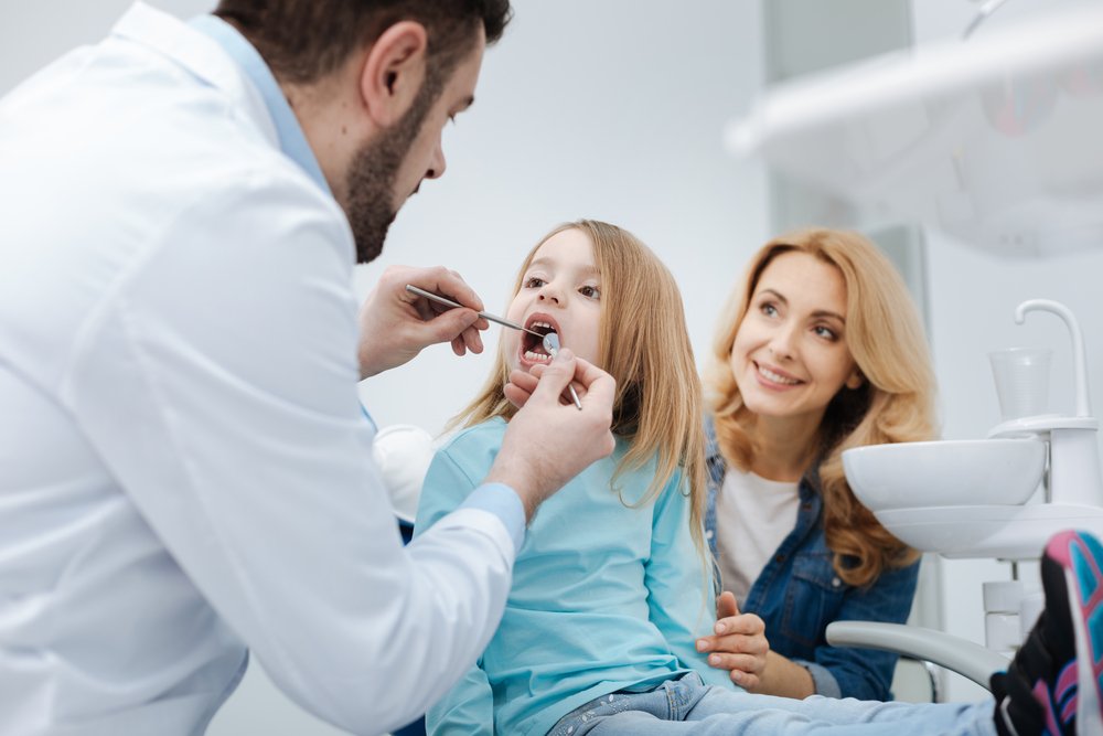 Лечение в кресле стоматолога и дома