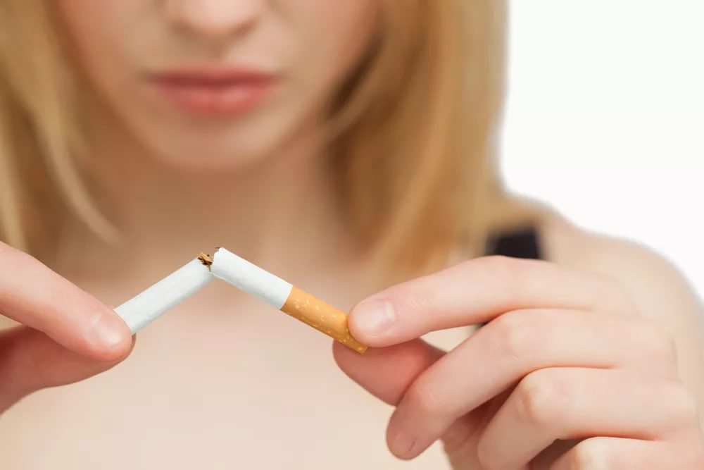 Можно ли при грудном вскармливании курить «по безопасной схеме»?