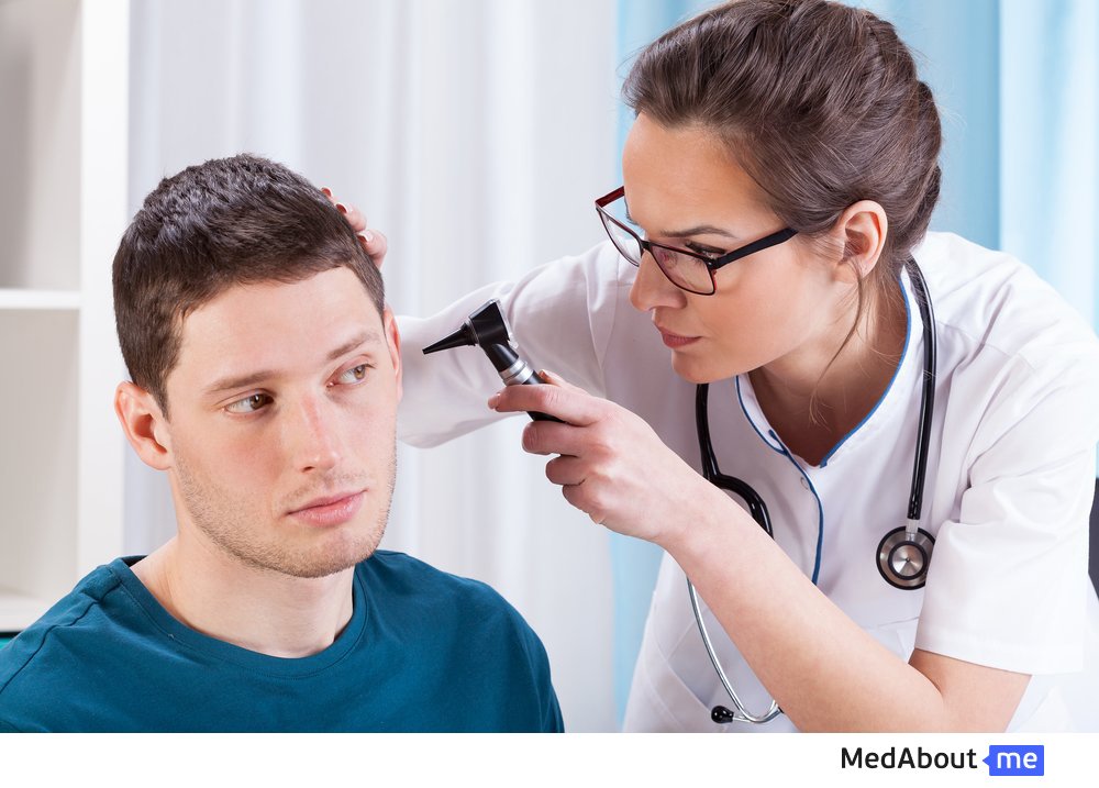 Выделения, боли и другие симптомы заболеваний уха