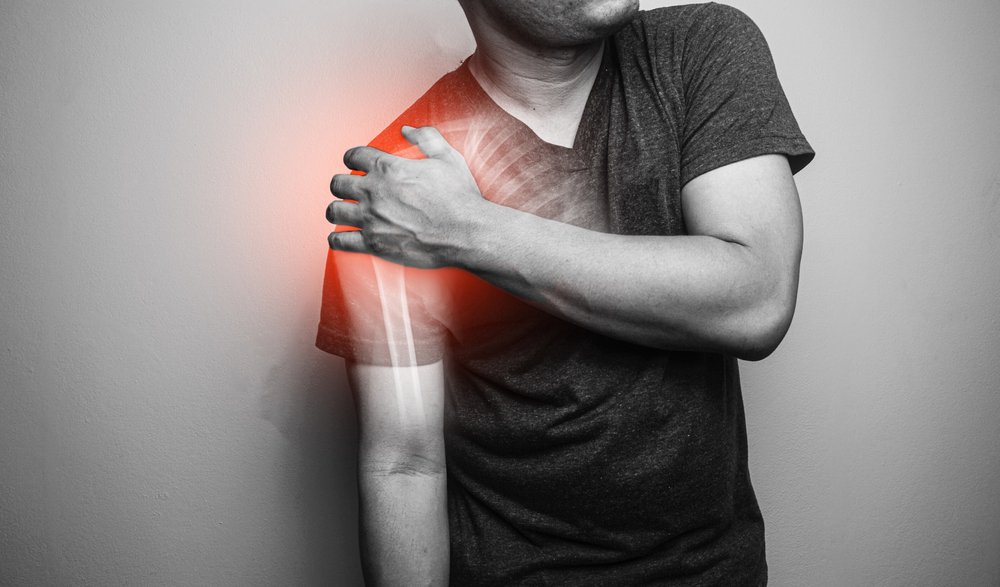 Возможные симптомы при артрите плечевого сустава