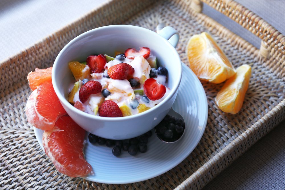 Йогурт, фрукты и клюквенный соус: салат «Преображение»