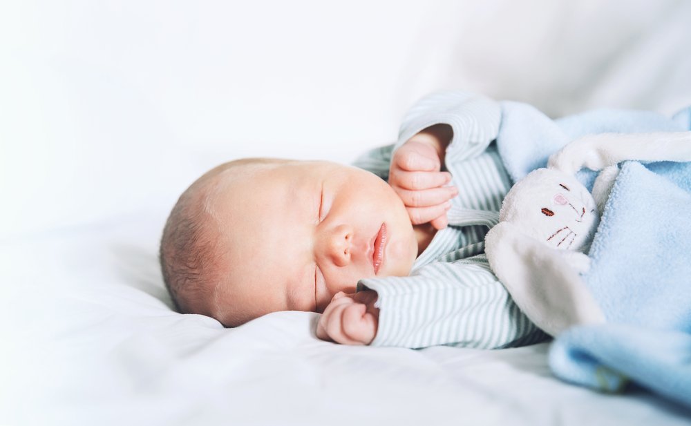 Первые недели малыша: сон, еда и подгузники