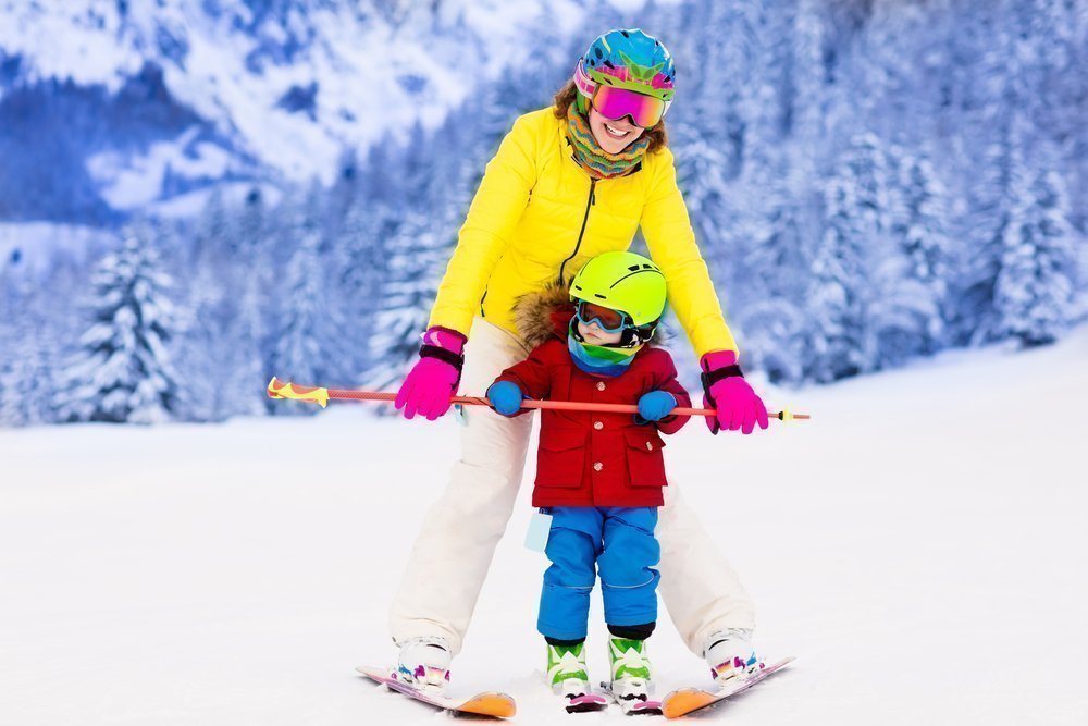 Возраст ребёнка: своевременное знакомство с лыжами