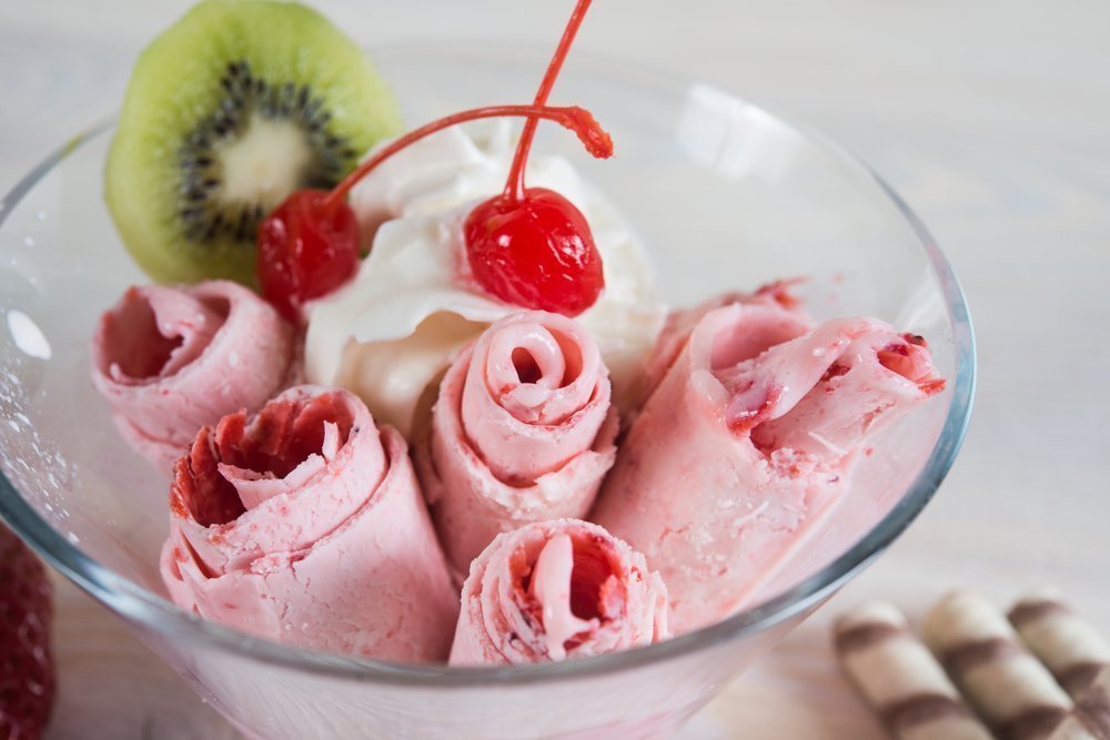 Холодный десерт: мороженое из творога и свежих ягод