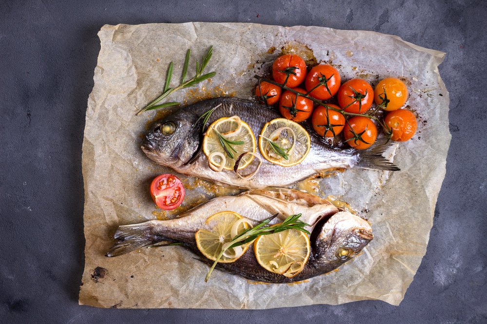 Как приготовить рыбную запеканку с картошкой и томатами?