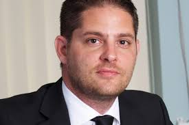 Дин Эггитт, врач терапевт