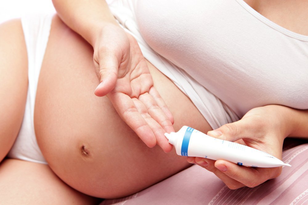 Беременность и растяжки: причины появления