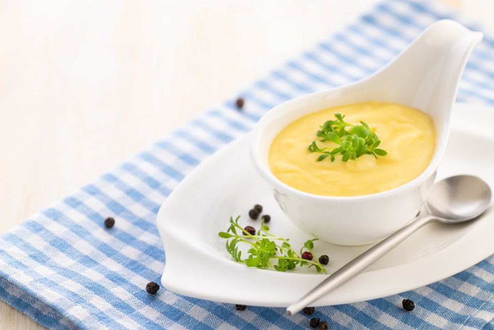 Как разнообразить питание: сметанный соус с чесноком