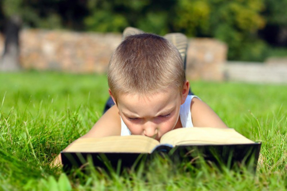 Что и как читать ребёнку летом?