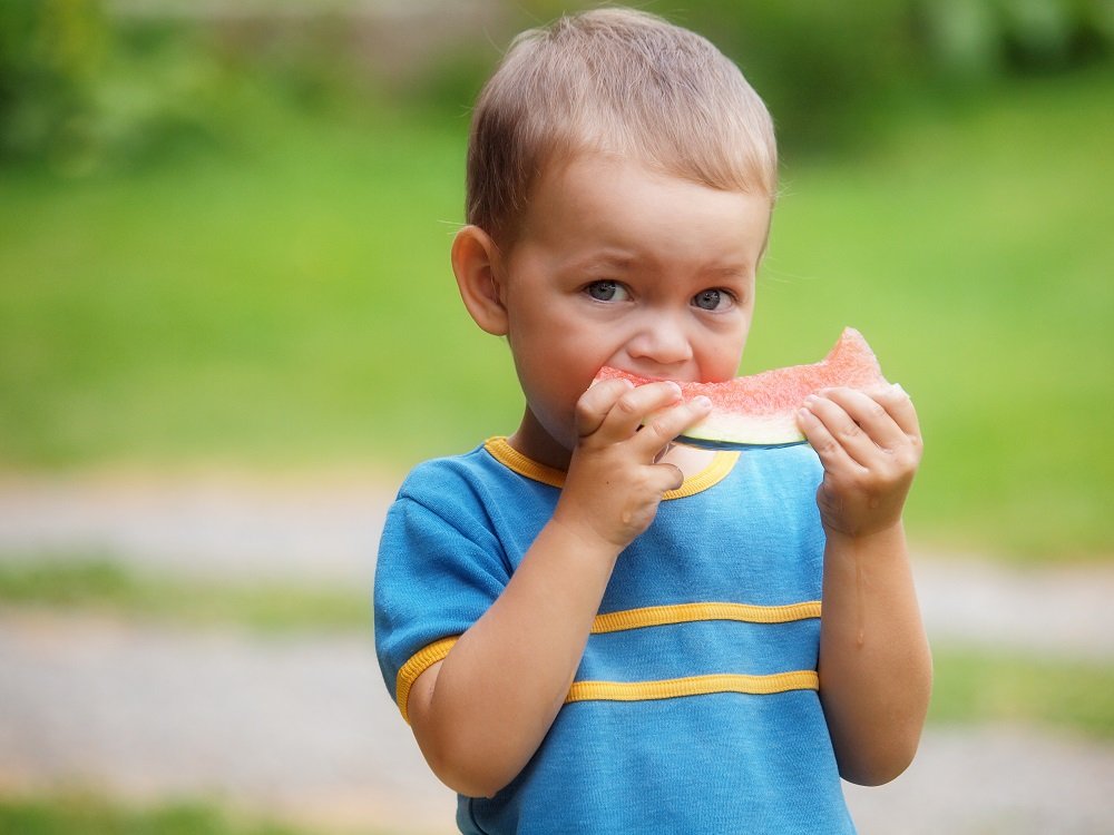 Особенности питания ребёнка сезонными фруктами