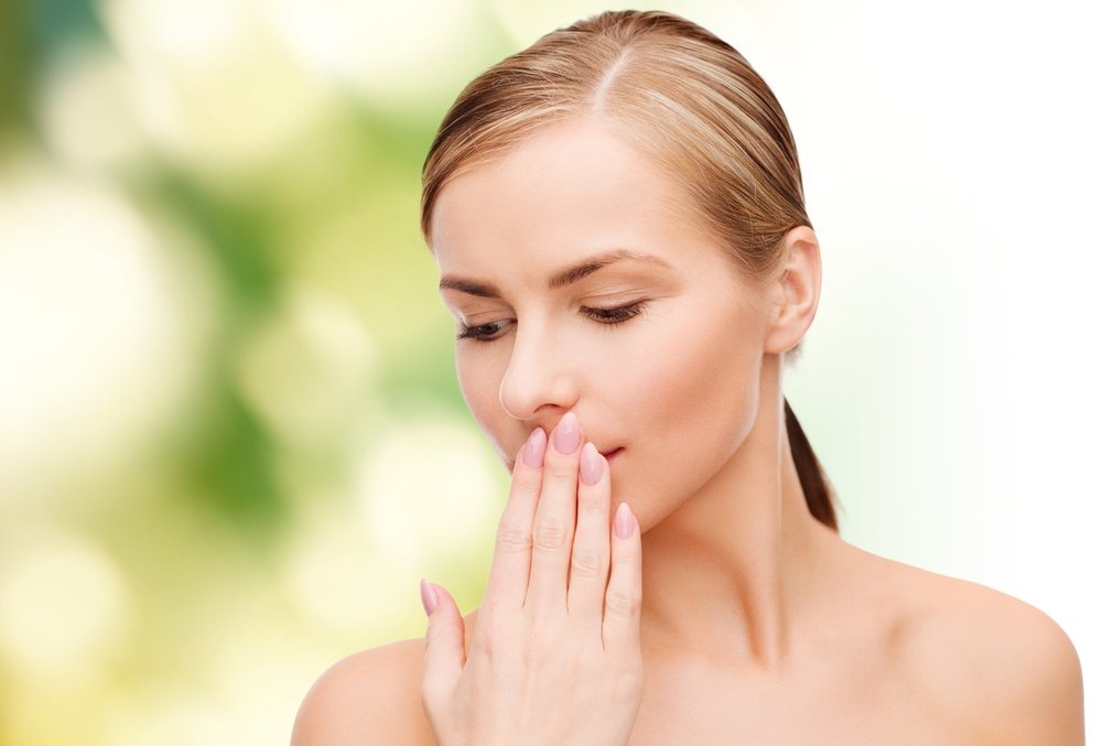 Что влияет на утренний запах изо рта?