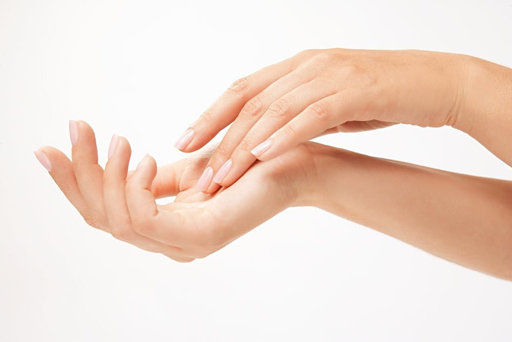 Камелия для рук: гладкие ногти и бархатная кожа