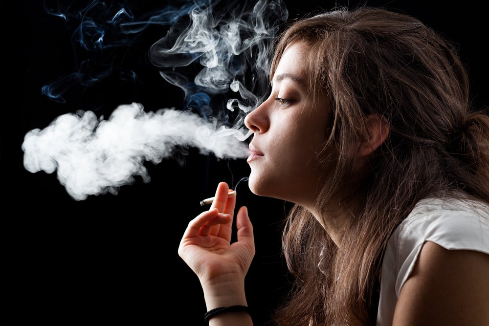 Курение — привычка, которая бьет по красоте