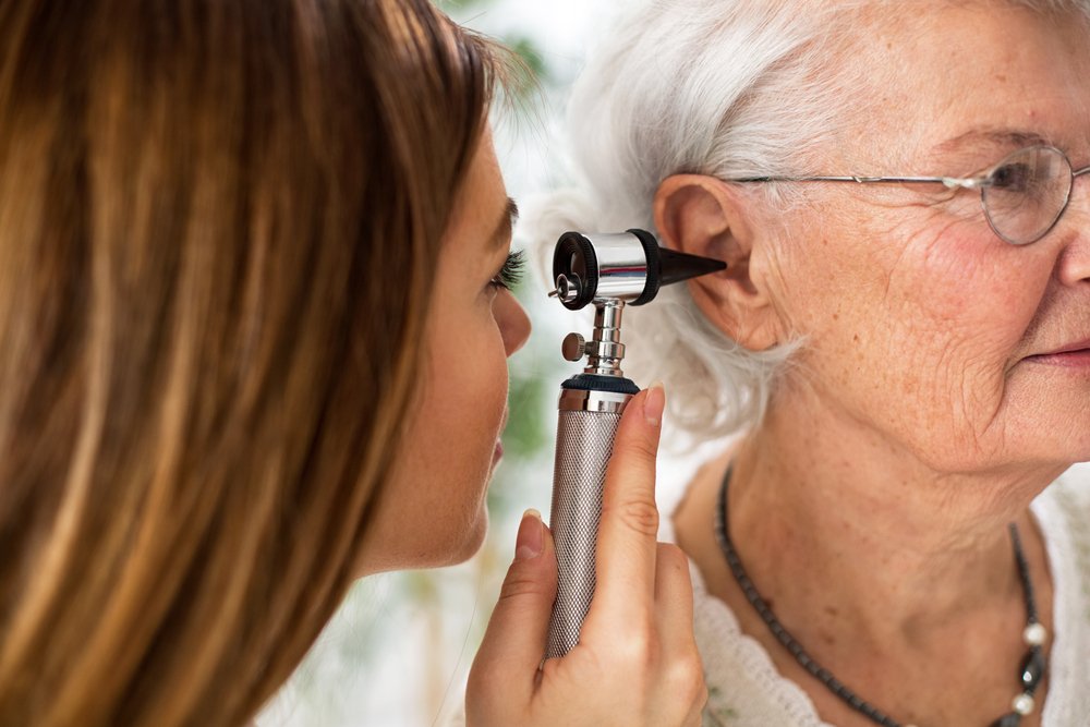 Ухудшение слуха в пожилом возрасте