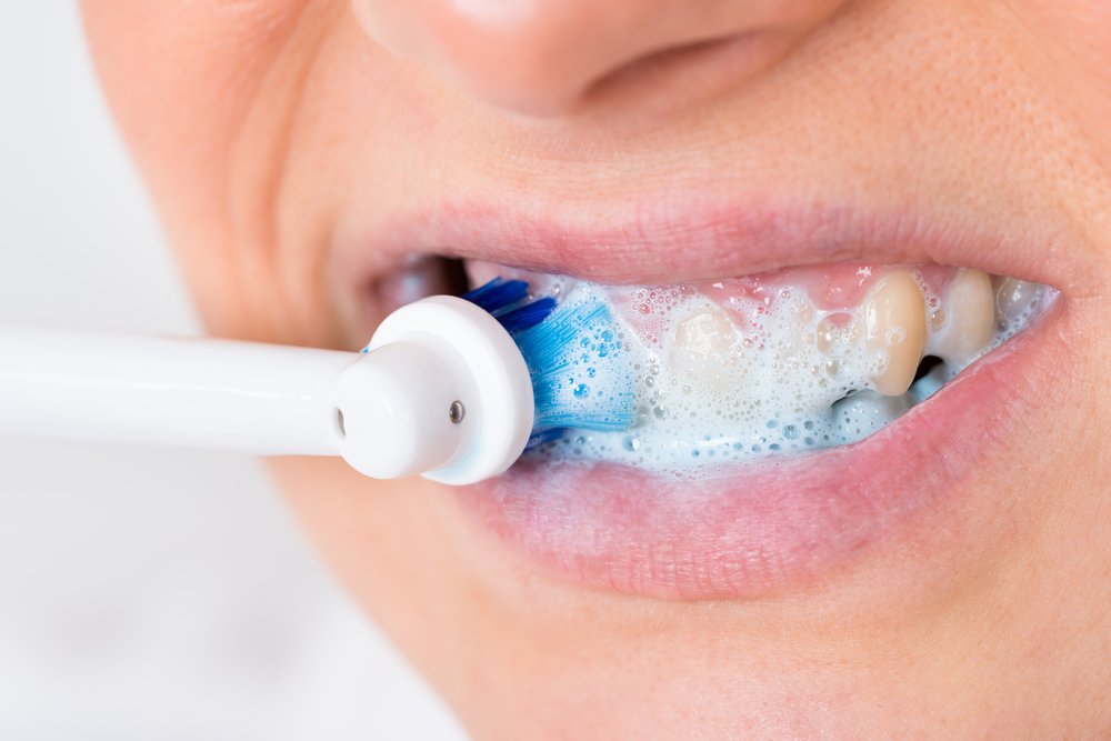 Электрическая зубная щетка опасна?