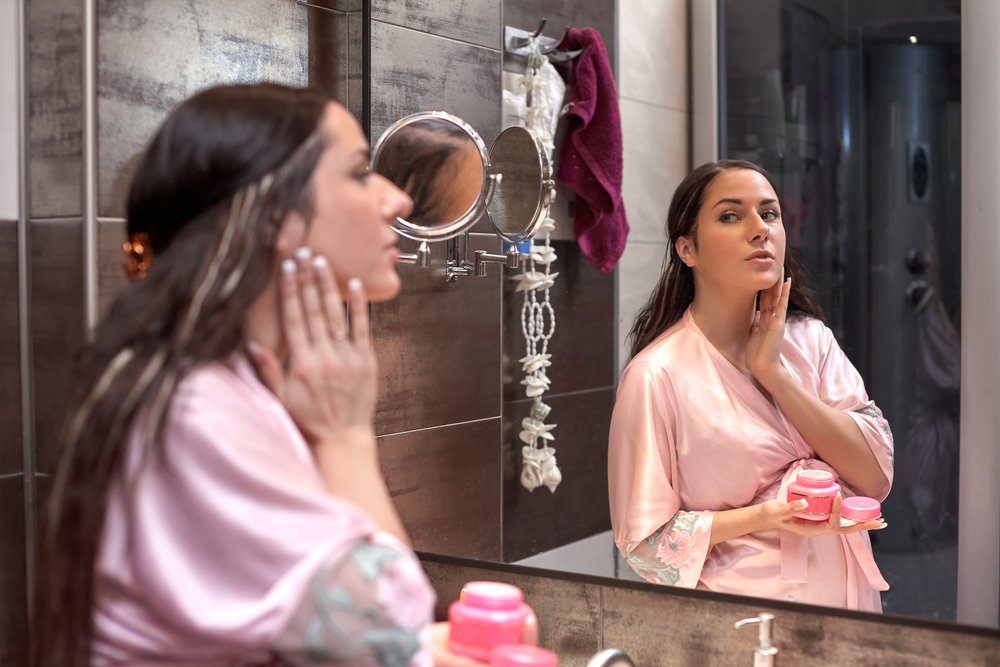 Нанесение макияжа и использование уходовой косметики во время беременности