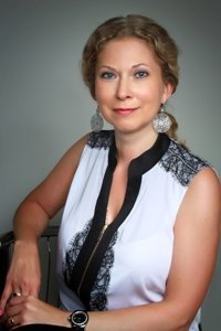Оксана Стази, педагог и психолог, работала с франко-русскими детьми-билингвами в Париже, мама ребёнка-билингва