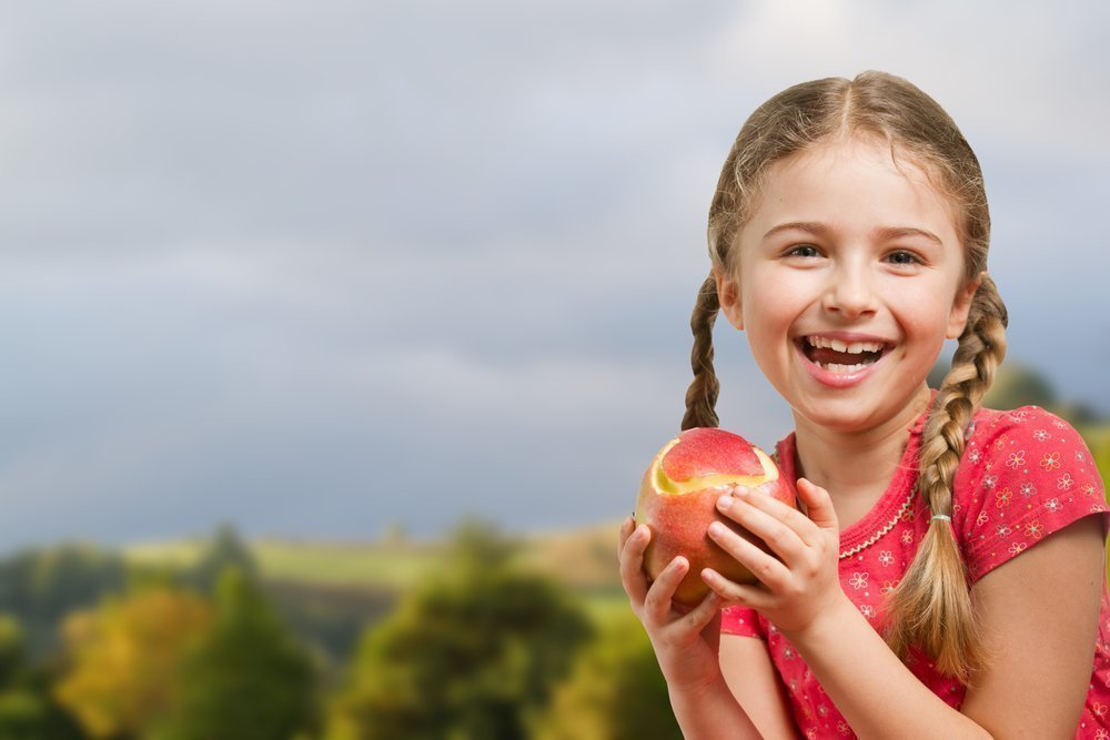 Яблоки в рационе питания малыша: польза для здоровья