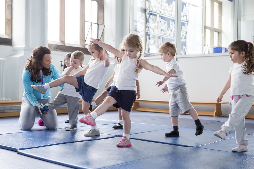 Развитие ребёнка: когда начинать заниматься физическими упражнениями?