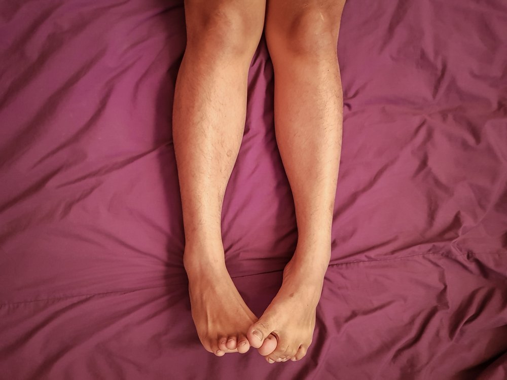 Симптомы: зуд и жжение в ногах