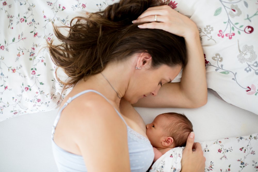 Можно ли кормить ребёнка во сне грудным молоком?