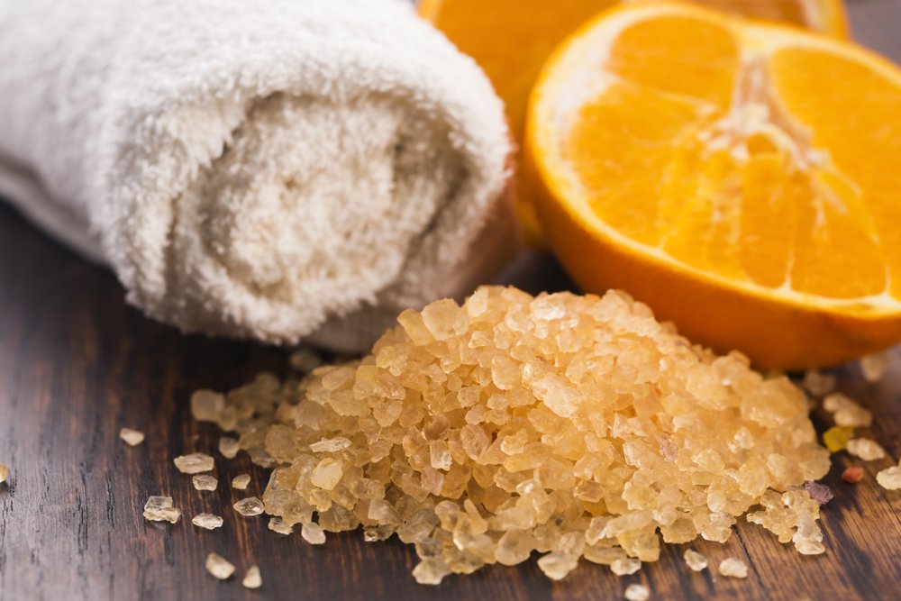 Морская соль и апельсин: против отеков на теле