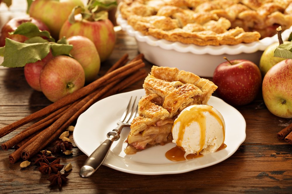Пироги и булочки с яблоками