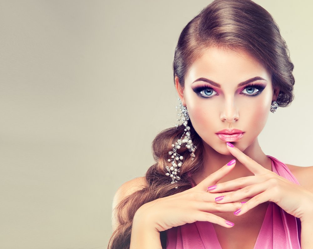 Розовый: макияж для голубоглазых и сероглазых женщин