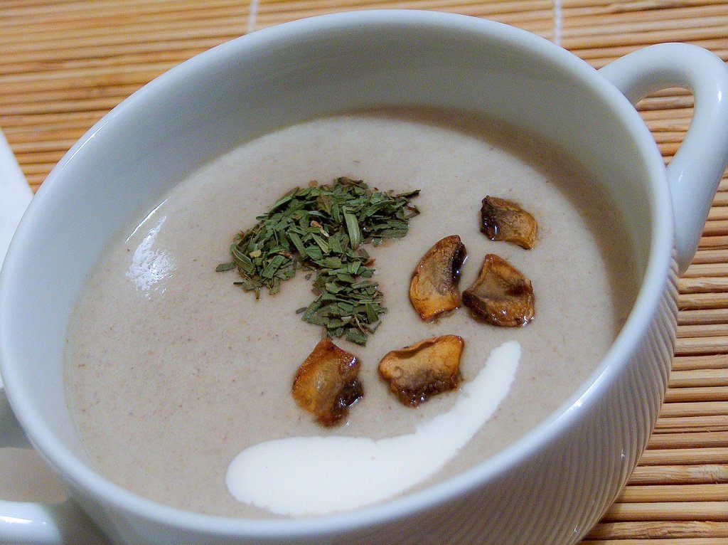 Простой рецепт грибного крем-супа с гренками