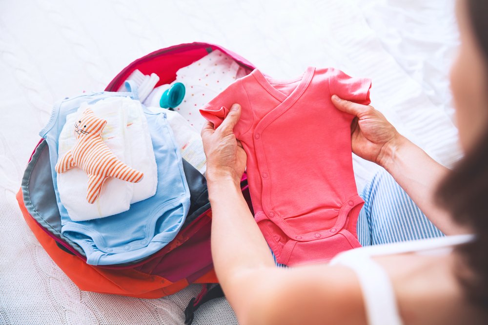 Детская одежда и другие вещи для первого месяца жизни