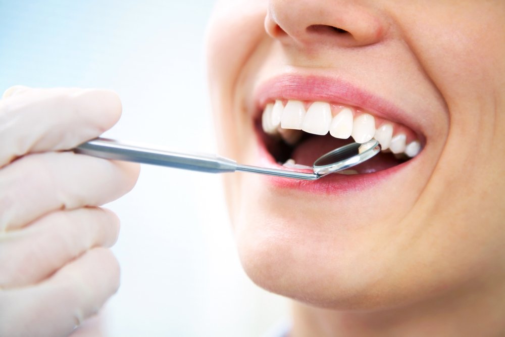 Золото как украшение зубов: что скажет врач?